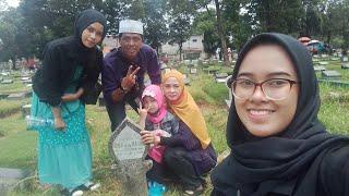 Ziarah ke makam nenek kakek |•| Petualangan amy & eis