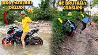 He brutally crashed || Bike pani mai Dall Di 