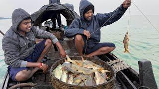 আজ আমরা প্রথমবার এত দূরে গিয়ে মাছ ধরলাম,এবং প্রচুর মাছ পেলাম