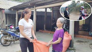 The mother-in-law tried to destroy Mrs. Tuyet's house and her daughter stopped it