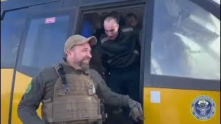 Не стримуйте сліз! Перші кадри повернення додому 31.01.2024  207 наших захисників 