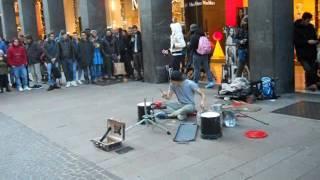 arte in strada  DAMAT  DRUMMER, corso Vittorio Emanuele, Milano, Dicembre 2016