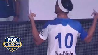 Ronaldinho dominates futsal game