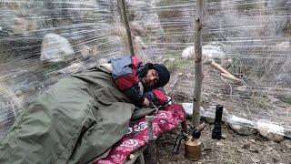 building an amazing shelter over the water with plastic wrap.relaxing camp.bushcraft tent.survival