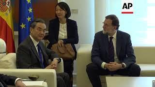 Spanish PM welcomes Chinese FM to La Moncloa