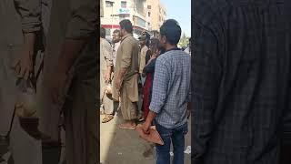 Girls Fight on road in Karachi , Pakistan