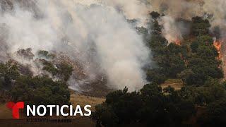 California sufre los estragos de más de 20 incendios forestales | Noticias Telemundo