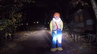 В Питере клоун странно подшутил над автомобилистом ночью.