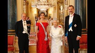 REYES DE ESPAÑA en la Cena de gala ofrecida por S M  la Reina del Reino Unido