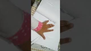 ensinando a fazer aviãozinho de papel