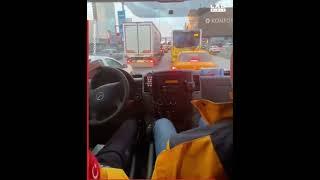 Incredible driving skills of Turkish paramedics in a busy city