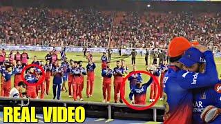 Kohli & RCB Players did this for emotional Dinesh Karthik after he announced his retirement