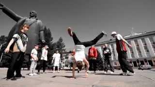 Breake dancing at Lenin monument