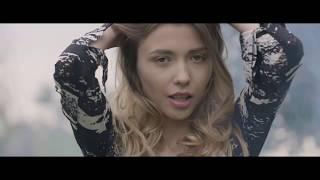 Mila Azul music video