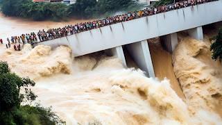 Historic floods in China wipe out a huge bridge with dozens of cars in Shaanxi