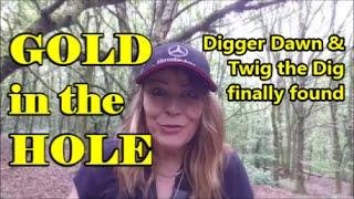 Metal Detecting with Digger Dawn - Our 1st EVER GOLD in the HOLE! (29)