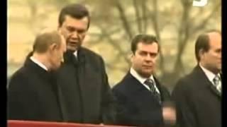 Однажды президент Украины Янукович предлжил Путину конфетку, тот отказазаля, но Медведев согласился