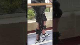 Спинальник. В экзоатлете в брусьях 1/ rehabilitation after spinal cord injury