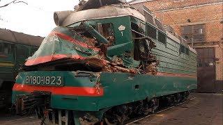 Electric locomotive VL80t after collision with diesel locomotive