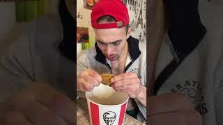 Вот Так нужно есть крылышки KFC!