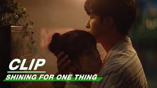 Clip: Wansen Hugs Beixing To Protect Her | Shining For One Thing EP14 | 一闪一闪亮星星 | iQiyi