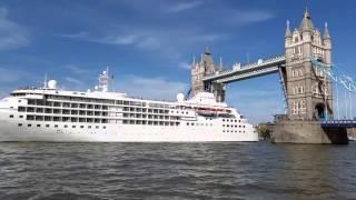 Tower bridge opening and closing