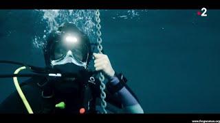 2 female divers, one male diver, a bomb, and mysterious underwater lights