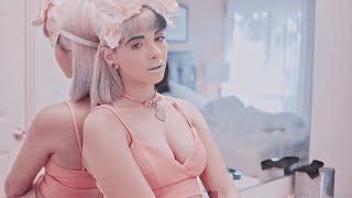 Melanie Martinez-Sweet Escape-empty arena