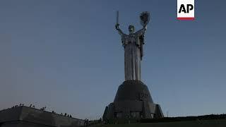 Tryzub placed on Motherland monument in Kyiv