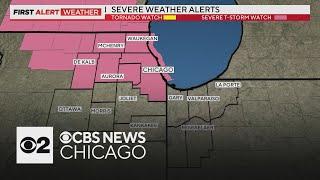 Thunder and lightening overhead in Chicago, tracking overnight storms | Full Forecast