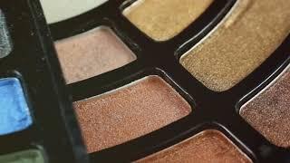 Why do 80% of beauty enthusiasts still use plastic compacts? It's time to change that!