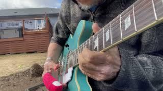 Epiphone Casino: Using A Thumbpick now like Johnny Winter!