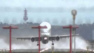 Great crosswind landings during a storm at Toulouse, France