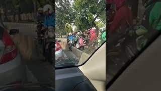 Motor lawan arah di jalur Busway Jalan Panjang