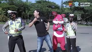 Joget Tiktok Kok Di Lampu Merah..?? Awas Ada Polisi..!!