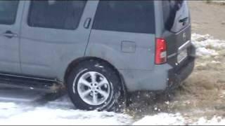 Nissan Pathfinder R51 drift in snow