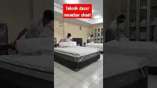 Teknik dasar menebar Sheet #housekeeping #makeuproom #makingbed #smkpariwisata #smkperhotelan #hk