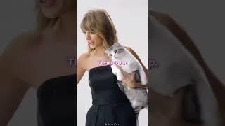 Taylor Swift  and her cats 