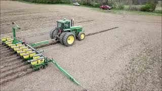 SAVOY FARMS CONNERSIVLLE, IN PLANTING WITH JOHN DEERE 4555 AND 7200 MAXEMERGE PLANTER APRIL 28TH, 22