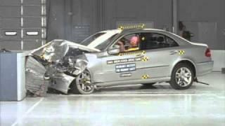 2003 Mercedes-Benz E-Class moderate overlap IIHS crash test