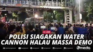 BREAKING NEWS - Polisi Tembakkan Water Cannon Halau Massa Demo Mahasiswa Tolak PPN 12 Persen