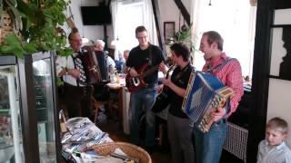 Die Mürzer Spitzbuam mit Robert beim MUSISTAMMTISCH im Wirtshaus Anbauer in Hönigsberg