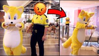 SECURITY GUARD CHASES TAILS IN A MALL!!!