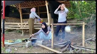 Cooking liwet rice, grilled chicken and fried tempeh in nature