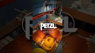 Каска Petzl VERTEX проходит испытание "Брызги расплавленного металла"