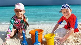 Diana & Roma Bermain di Pantai Bersama Ayah - Kompilasi Video Menyenangkan Pantai!
