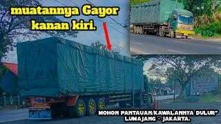 Truk trailer Hino lohan mbois tujuan Jakarta. || ASABWANGI.