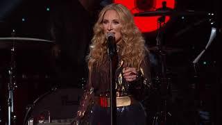 Lee Ann Womack Performs Willie Nelson's "Three Days" (Live)