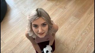  Eva Elfie distracts a guy with a lip service