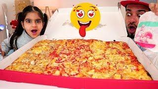 تحدي أكل بيتزا إيطالية عملاقة حجم عائلي كبير مع  إبنتي زينب - موكبانغ | Italian Pizza CHALLENGE